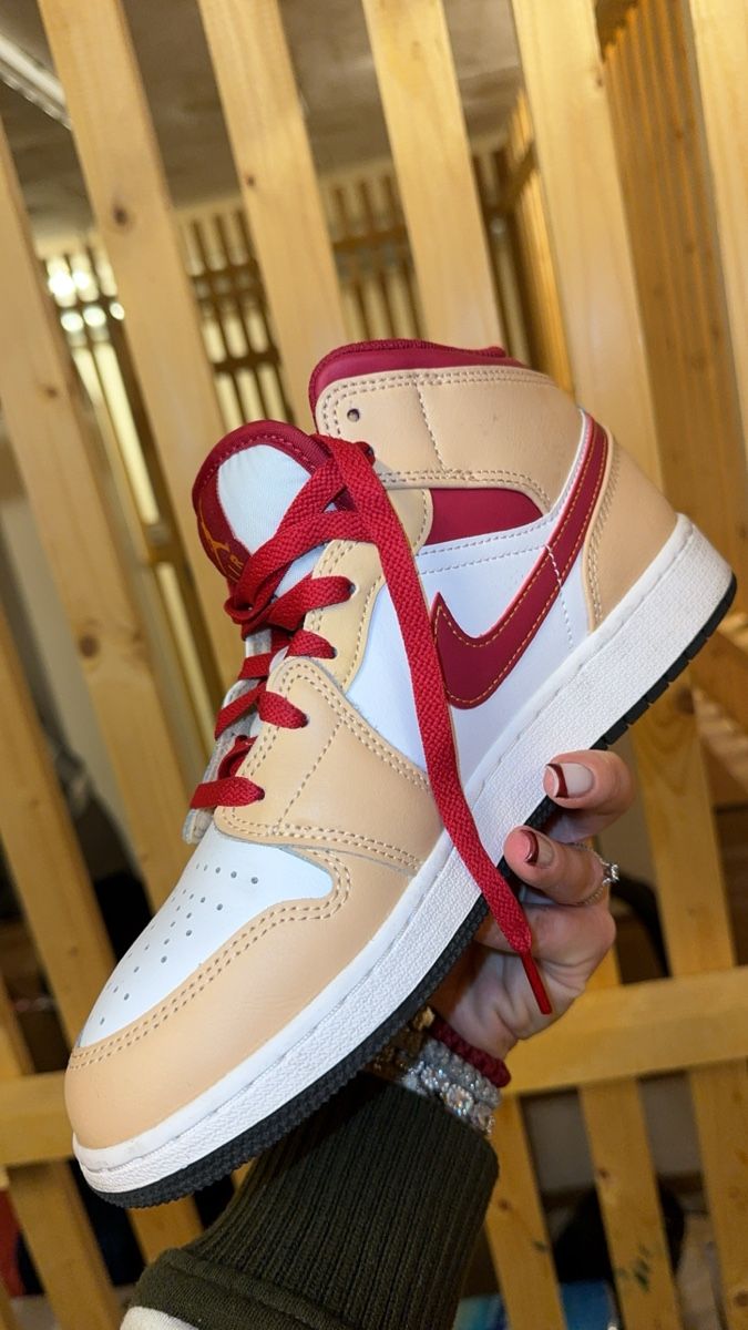 Jordan Scarpe da donna: Air Jordan 1 Mid – Usato da Rotkreuz venduto da andgav11 1