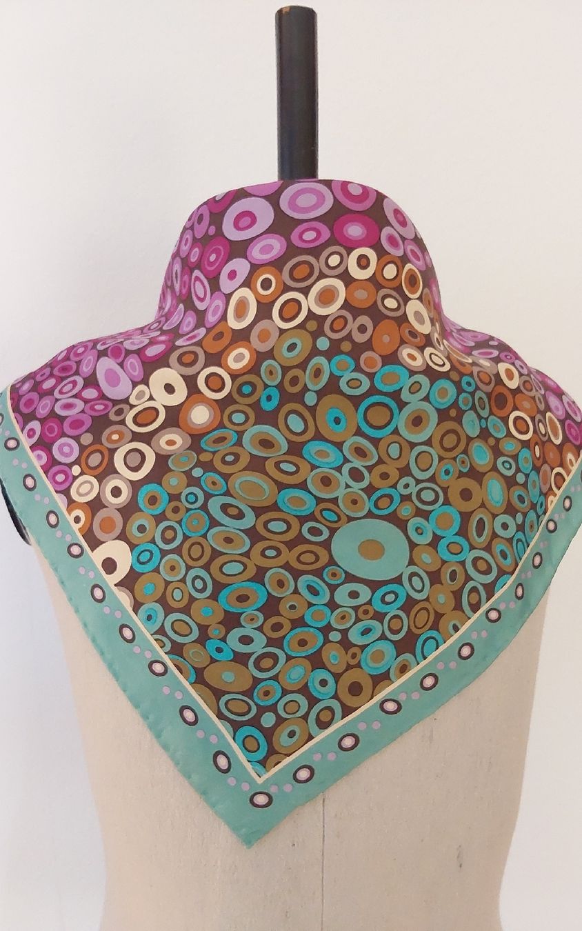 Codello Foulards, Tücher & Schals: Seidenfoulard quadratisch Codello  – Gebraucht aus Köniz von scopello12