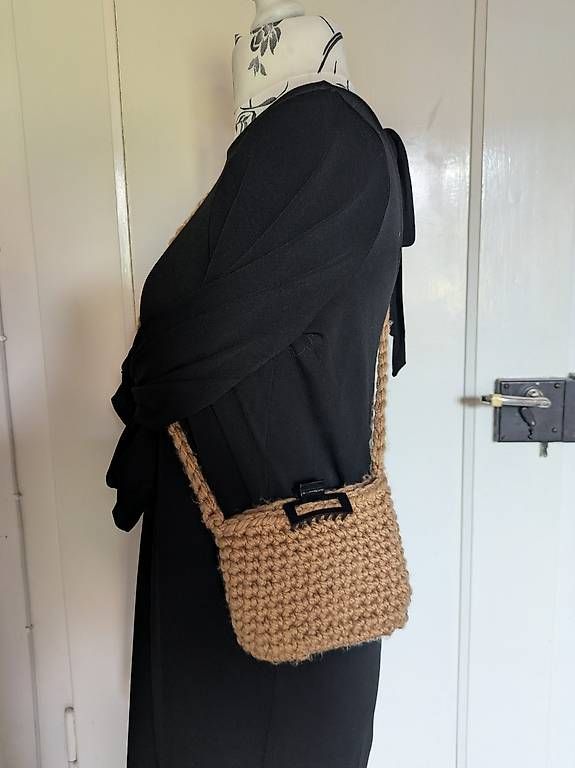 Borse da donna: gehäkelte Handtasche, braun – Usato da Schwyz venduto da Magdalena86 1