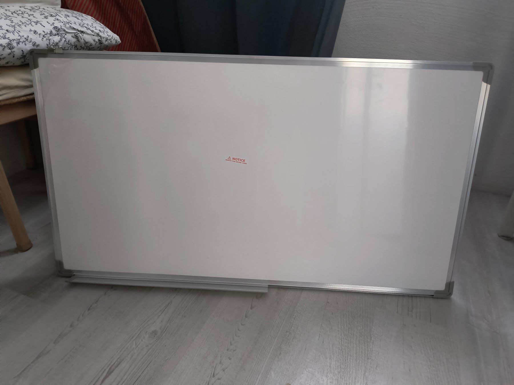 Wandtafeln: Whiteboard 60cm x 110cm magnetisch – Gebraucht aus Neuhausen am Rheinfall von VALAMA