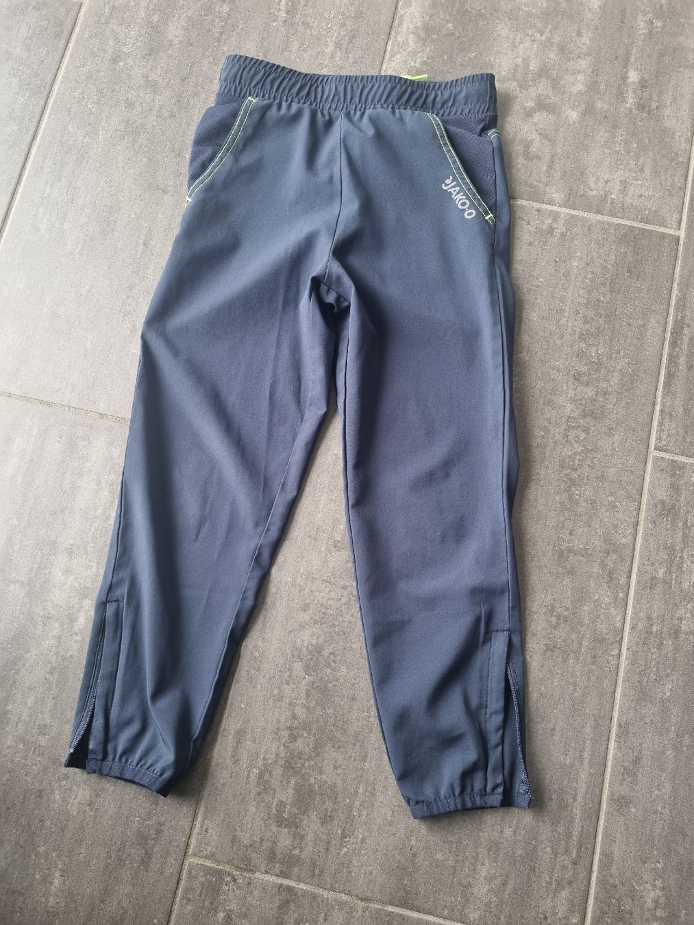 Jako-O Hosen: Jako-o Trainingshose Gr. 104-110 – Gebraucht aus Remigen von Avanti