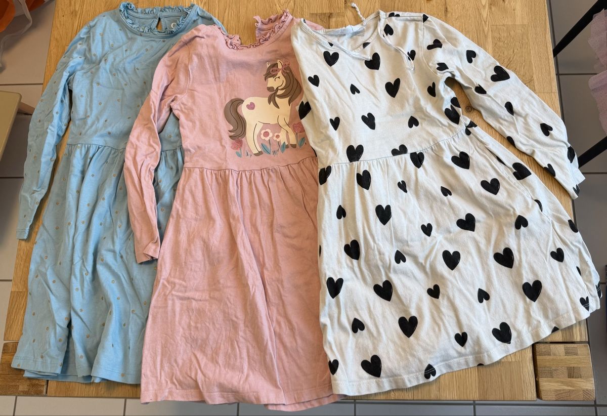 Lotti & Set di vestiti: Mädchen Kleiderpaket 14-teilig Grösse 122/128 – Usato da Otelfingen venduto da luc_r2qc 1