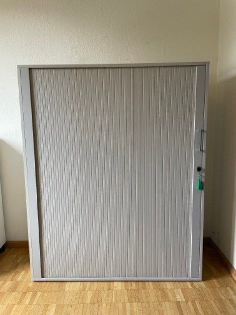 Schränke: Bürokorpus mit Rolltüre – Gebraucht aus Gockhausen von subbotnik