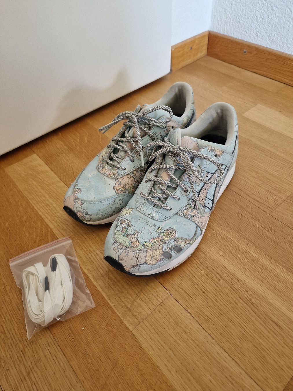 Asics Scarpe da uomo: ASICS x atmos Gel-Lyte III World Map 42.5 – Usato da Jona venduto da Silas1997 1