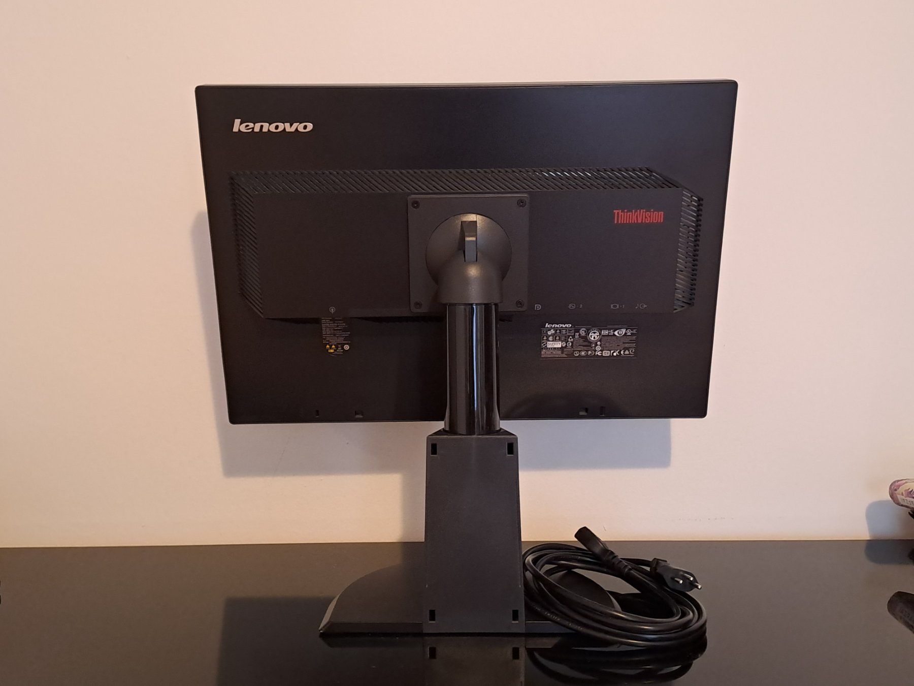 Lenovo Monitor: Monitor LCD Lenovo ThinkVision LT2252PWD 22'' VGA DVI DP – Usato da Schaffhausen venduto da lucaalessandro 1