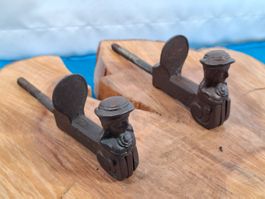 2 antike Jalousie Rückhalter, Gusseisen (LOT3365#FBS2)
