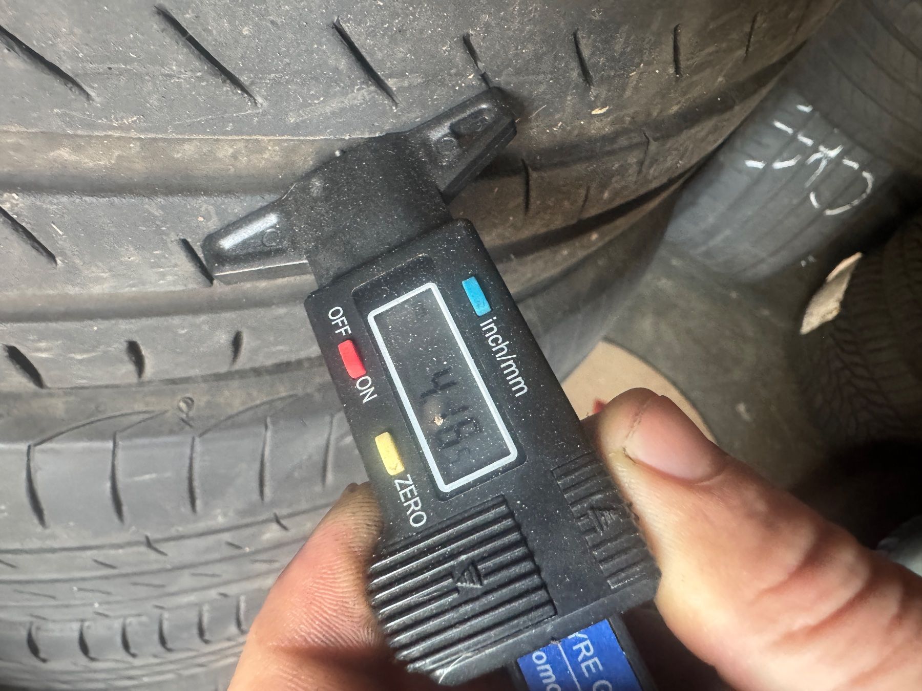 Continental Pneus & Kompletträder: 235/55R19 – Gebraucht aus Widen von Dinero02 9