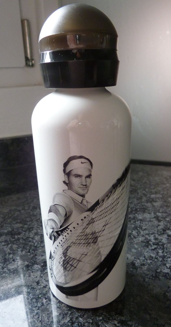 Sigg Borracce & Thermos: Sigg-Flasche Roger Federer Credit Suisse  NEU – Nuovo (secondo la descrizione) da Dättlikon venduto da Mamakuga
