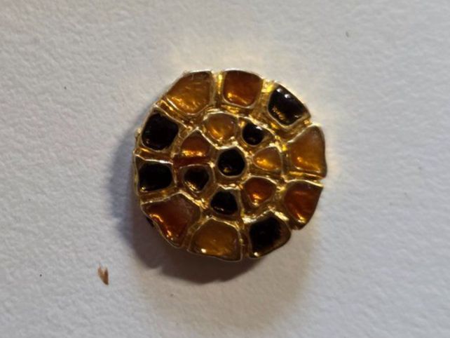 Boutons: Knopf Metall Scheibe mit Steinen 1,7 cm – D'occasion à Walterswil BE par Lonitti 2