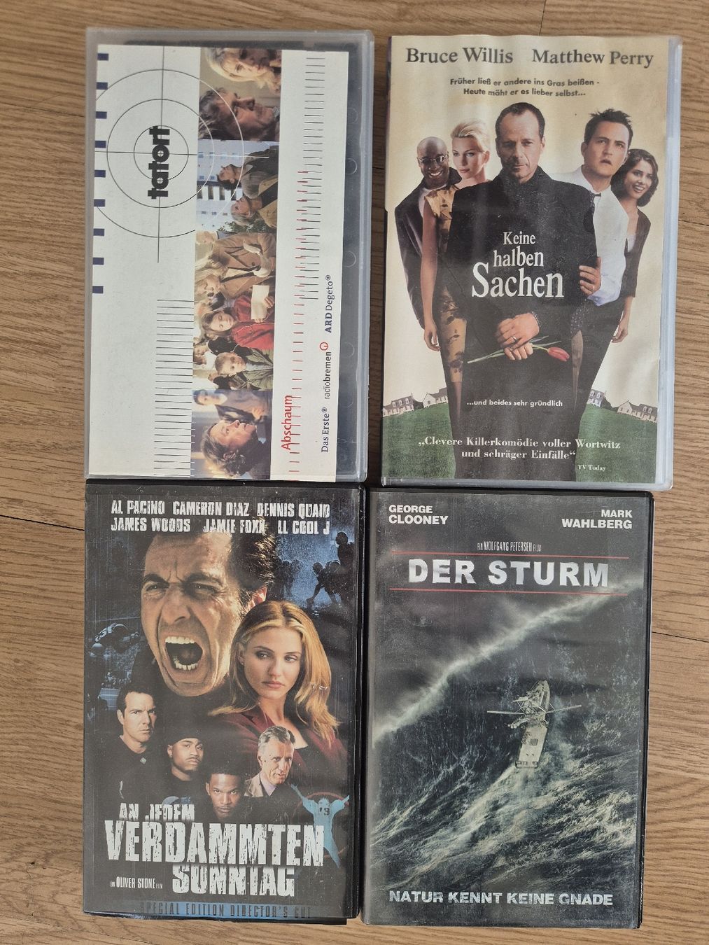 Tutti i VHS: 4 VHS Kassetten  – Usato da Flumenthal venduto da SilvanSchmutz