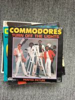 Commodores - Turn Off The Lights