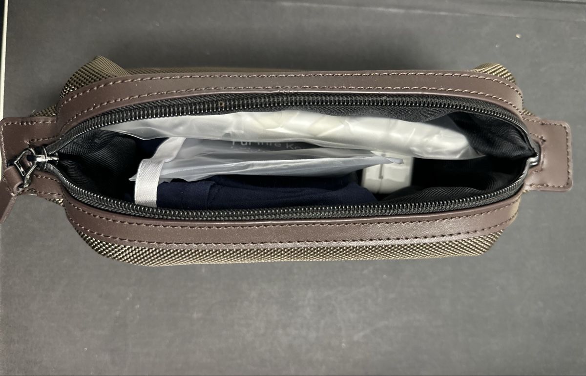 Trousses de maquillage: Lufthansa First Class Kulturbeutel by Van Laack – Neuf avec emballage d'origine à Küsnacht ZH par Nano_zh 3