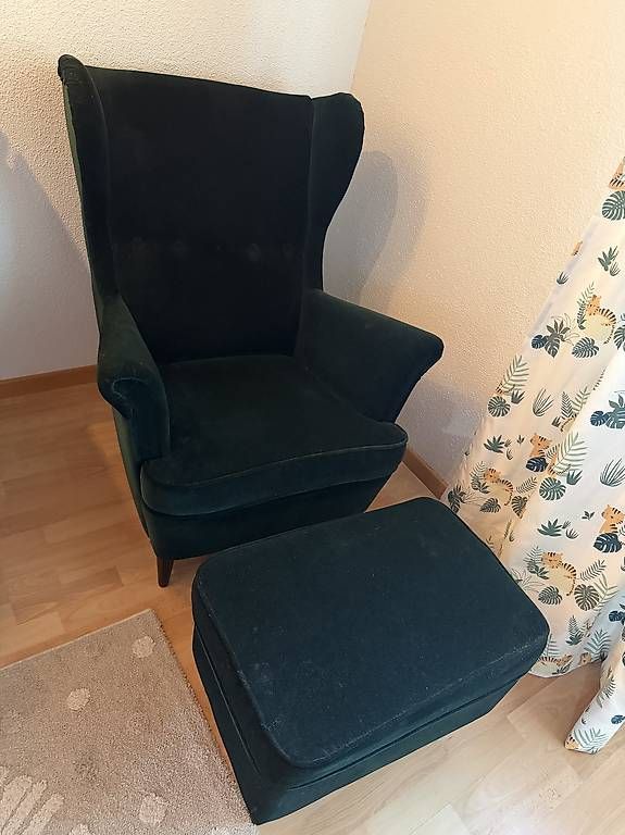 Ikea Fauteuils: Strandmon Sessel und Hocker dunkelgrün – D'occasion à Frauenfeld par swissmiss.tg