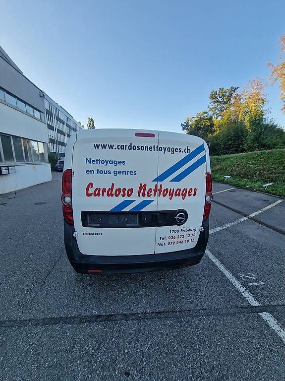 Veicoli commerciali: Opel Combo 1.4 – Usato da Prez-vers-Noréaz venduto da TonyCardoso 1