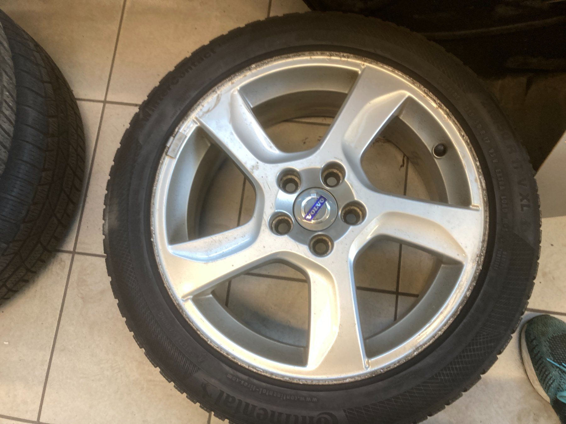 Volvo Pneus & Kompletträder: Volvo V60 Winterräder 215/50R17 – Gebraucht aus Cham von WB2223 5