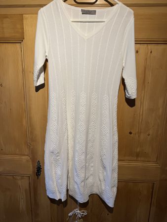 D. Exterior Kleid, Gr. 40, Figurbetont