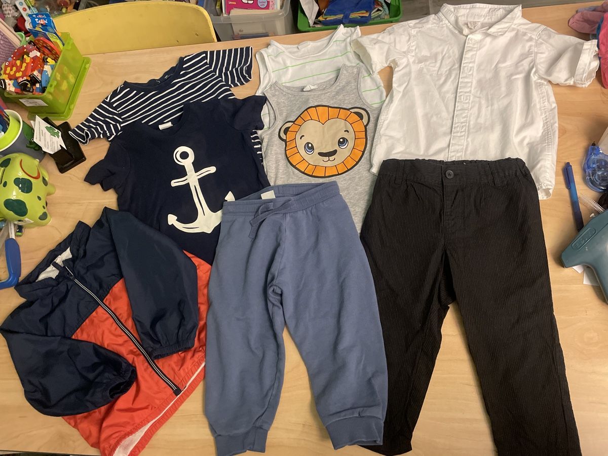 H&M Lotti & Set di vestiti: Cooles H&M Sommerkleider Paket Gr.86 – Usato da Obergerlafingen venduto da cabo4