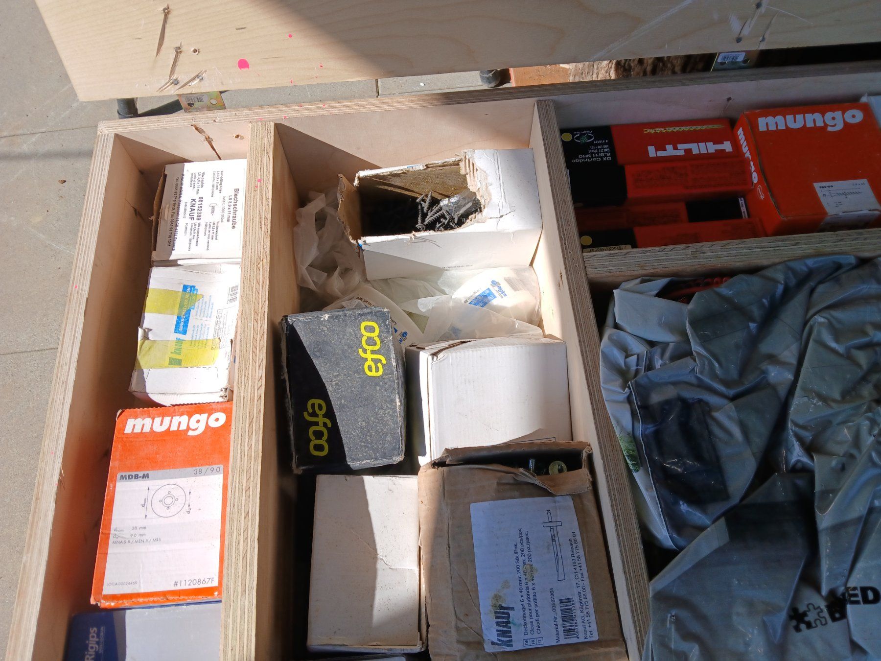 Caisses de transport: Div. Gipser Schrauben mit Kiste – D'occasion à Pfaffnau par Hansrudi 3
