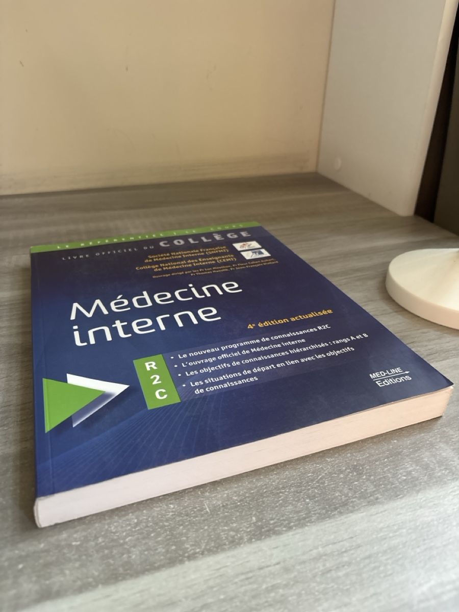 Livres: Collège de Médecine interne  – D'occasion à Chêne-Bourg par iva_6fxv 1