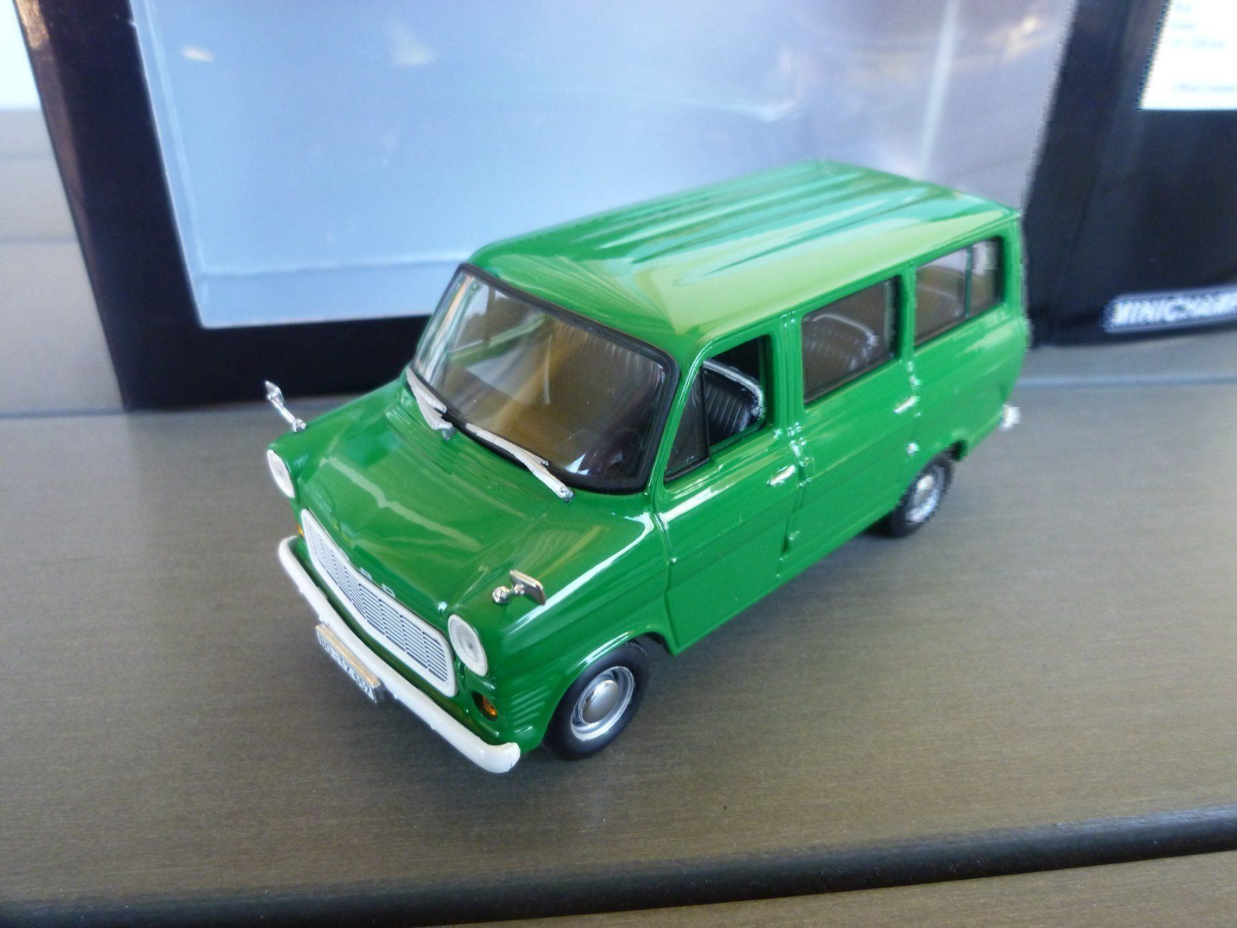 Minichamps Modellini d'auto: Ford Transit (1974) – Nuovo e nell'imballaggio originale da Flawil venduto da Imperiosud 1