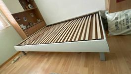 Bett mit Lattenrost 140cm breit