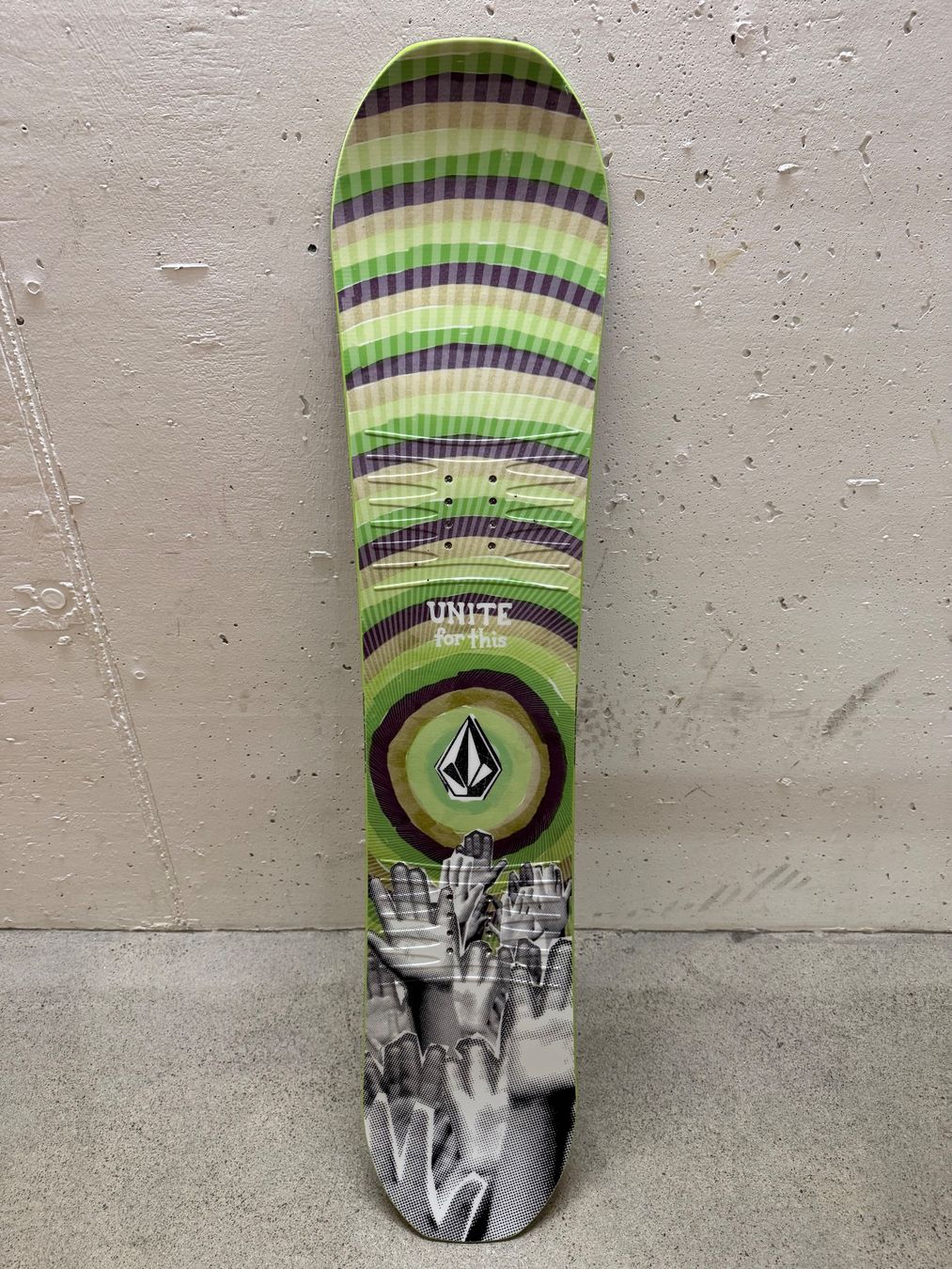 Snowboard Nitro Board: Nitro Snowboard Ripper Kids X Volcom 116 cm – Usato da Zürich venduto da mikedome