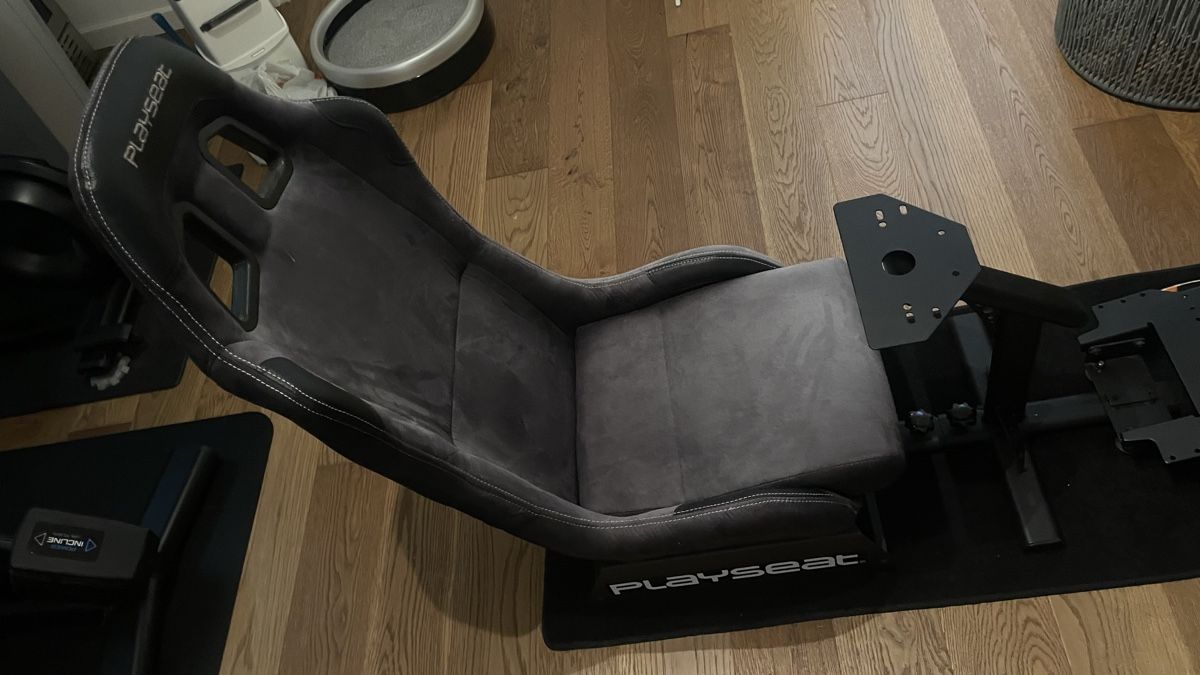 Poltrone: Playseat Evolution Alcantara – Usato da Unterengstringen venduto da Weststrass 4