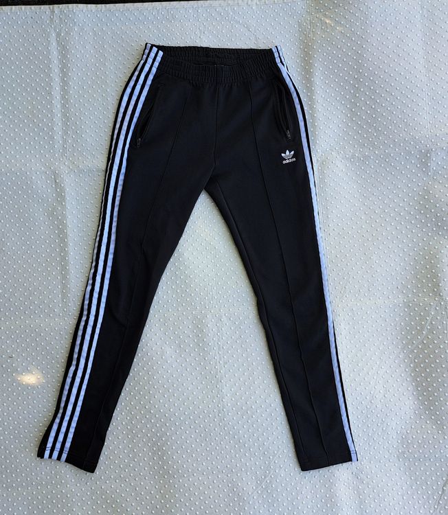 Adidas Pantaloni: Schwarze Adidas Trainerhose Gr. S – Usato da Gysenstein venduto da joshuas81