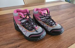 Kinder-Wanderschuhe der Marke Kimberfeel in der Größe 30.