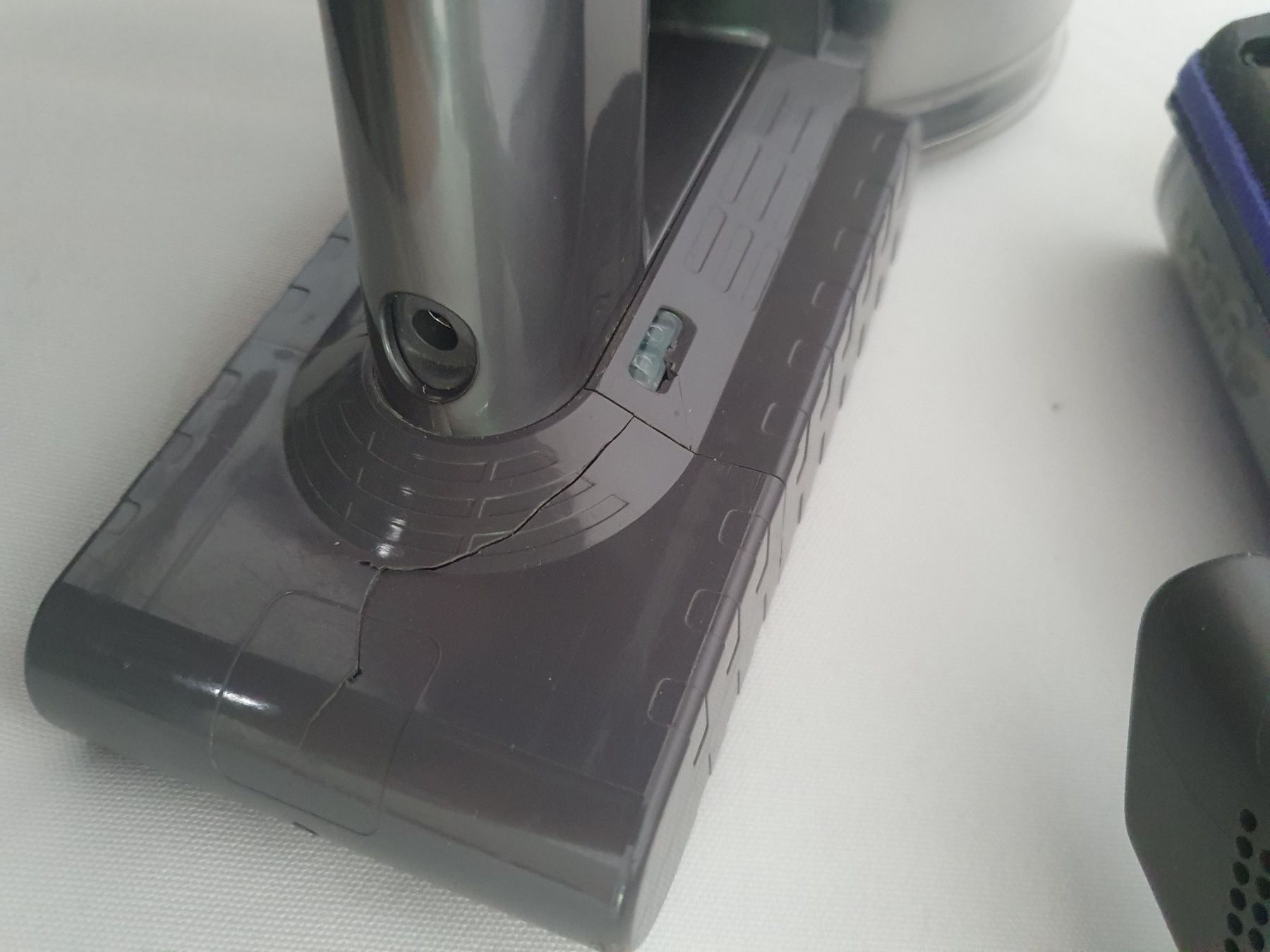 Dyson Aspirapolveri & Accessori: Aspirateur Dyson V8 Absolute, d'occasion – Usato da Lausanne venduto da Af2016 5