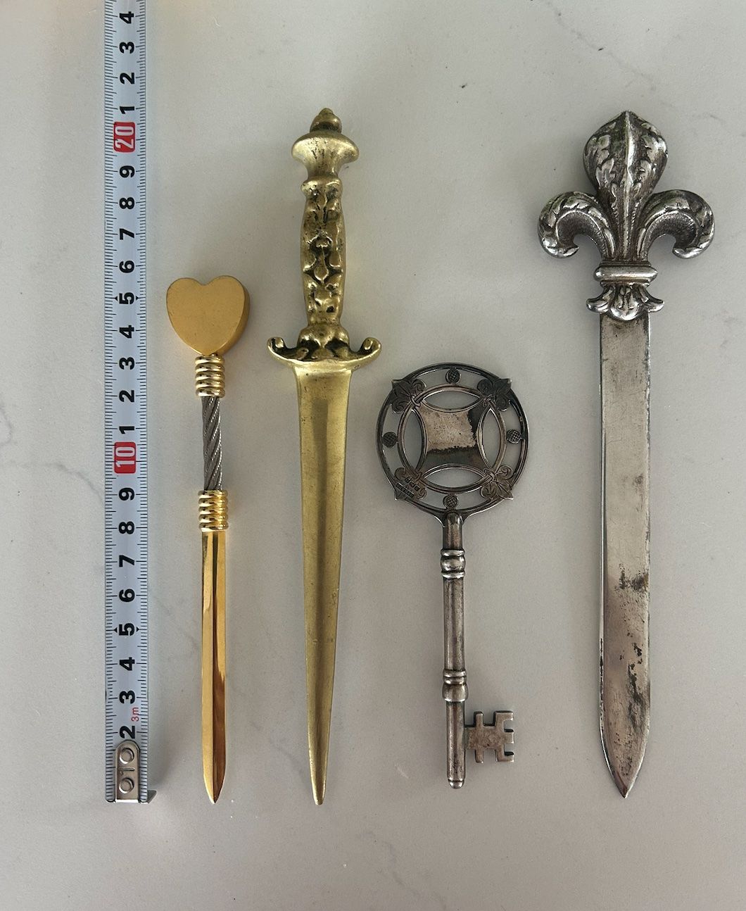 Tutte le decorazioni: Object d'art and letter opener selection, silver, brass.. – Usato da Zollikon venduto da kmg1