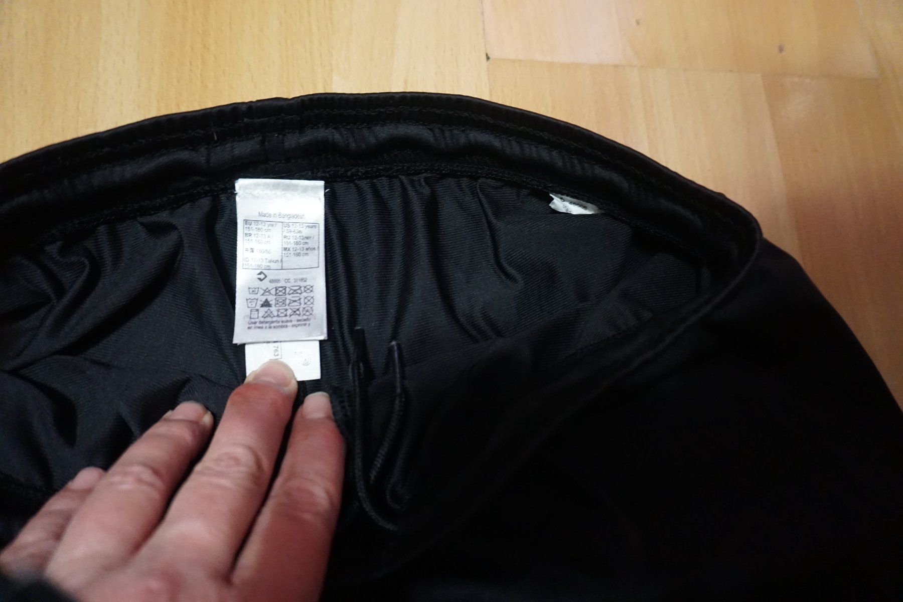 Pantaloni: Trainingsshorts Gr. 151-160 – Usato da Zürich venduto da einalemjena 2