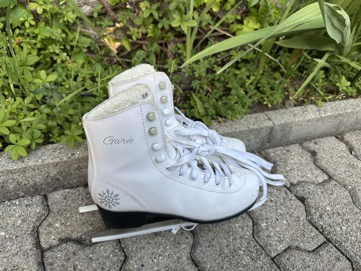 Schlittschuhe: Schlittschuhe Givrée Gr. 37 – Gebraucht aus Bäch SZ von MonaBe