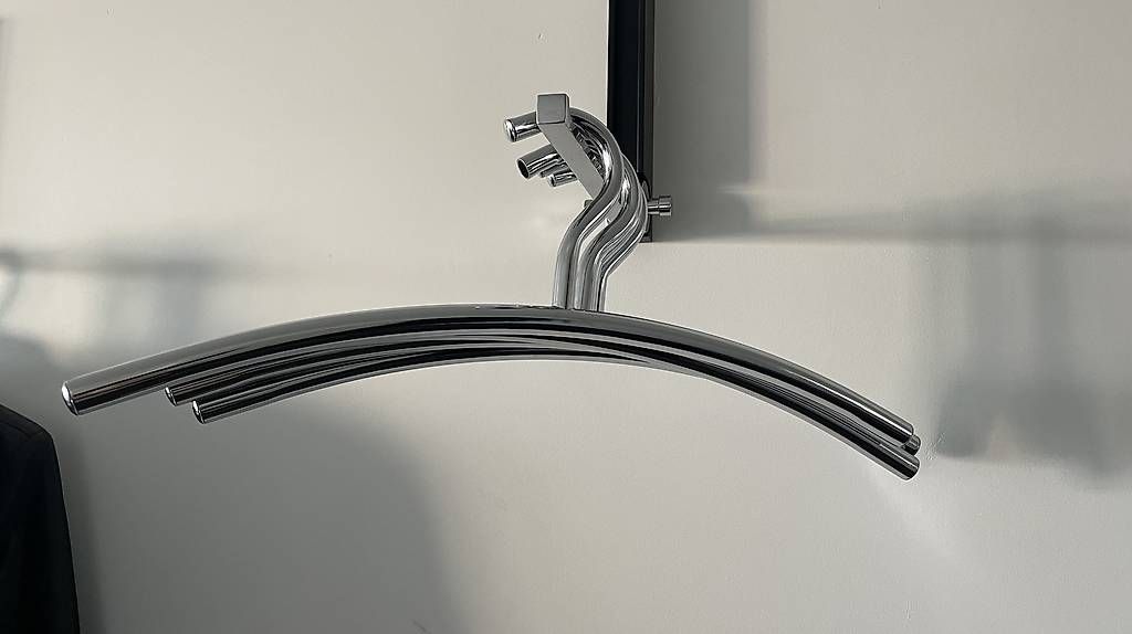 Garderobe: Garderobe-Wandhaken schwarz einklappbar – Gebraucht aus Bottighofen von con_6lgw 3