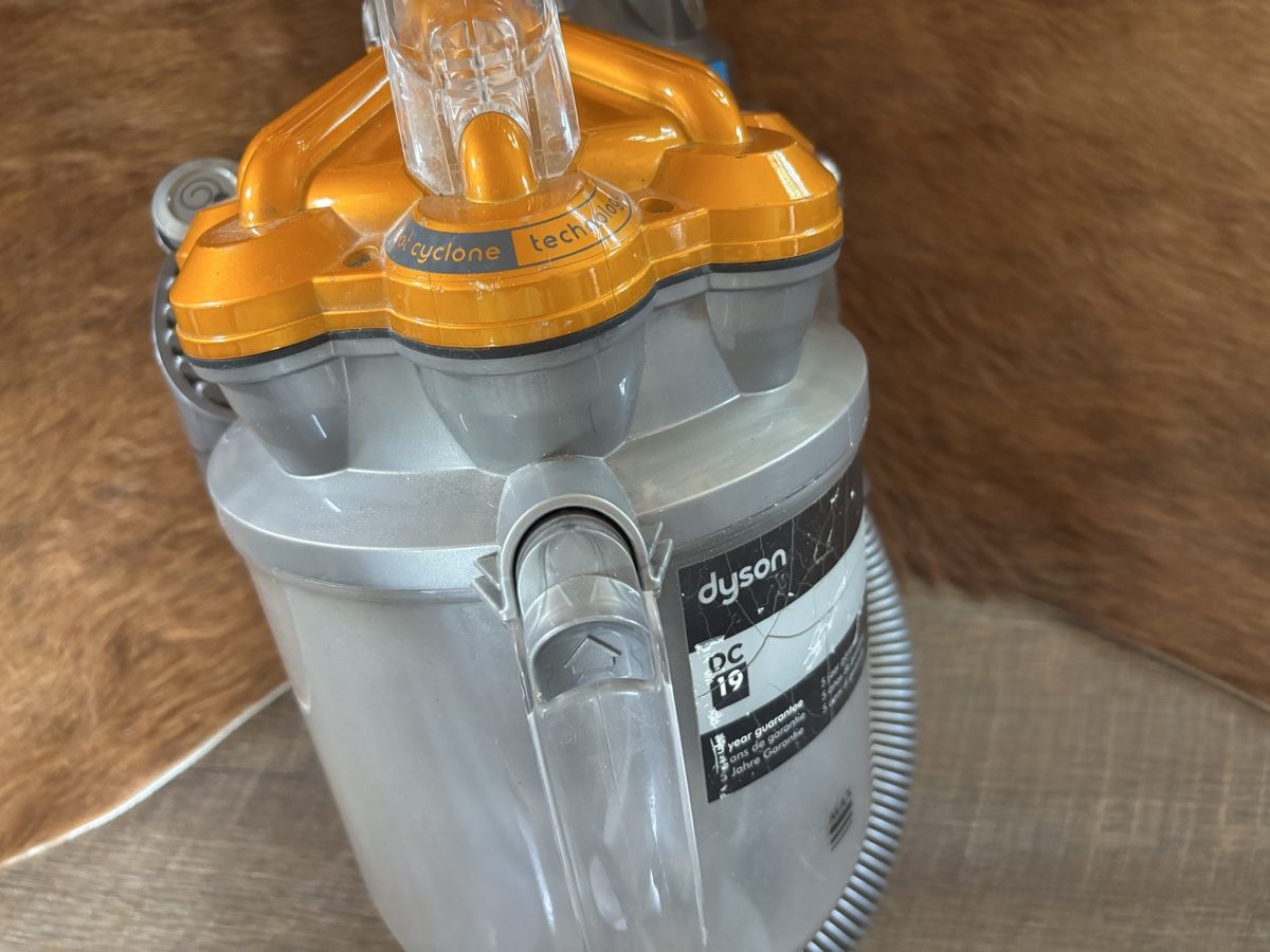 Dyson Aspirateurs & Accessoires: Aspirateur Dyson dc19  – D'occasion à Mézières VD par P-M-C 4