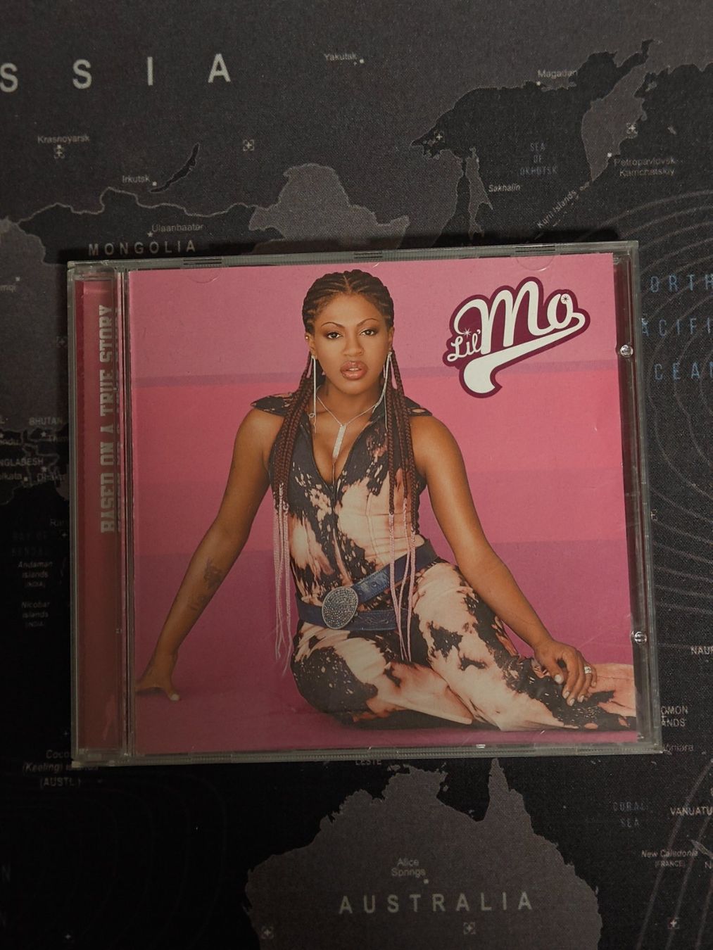 CD: Lil' Mo – Based On A True Story - CD - 2001 – Usato da Birr venduto da DisDas