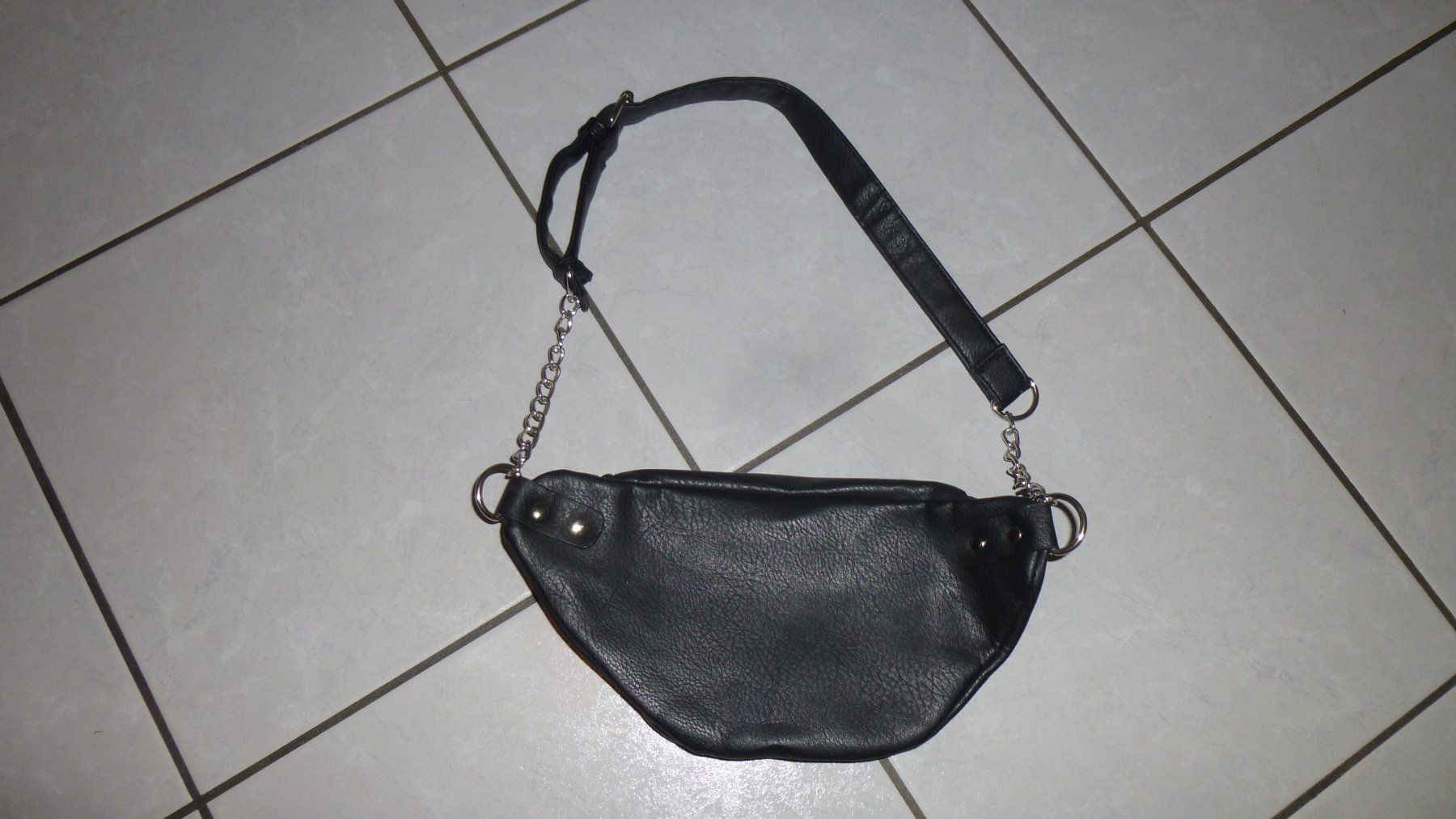 Borse da donna: Bauchtasche schwarz, Lederimitat, mit 2 Reissverschlüssen – Usato da Triengen venduto da misterpicknicker 1