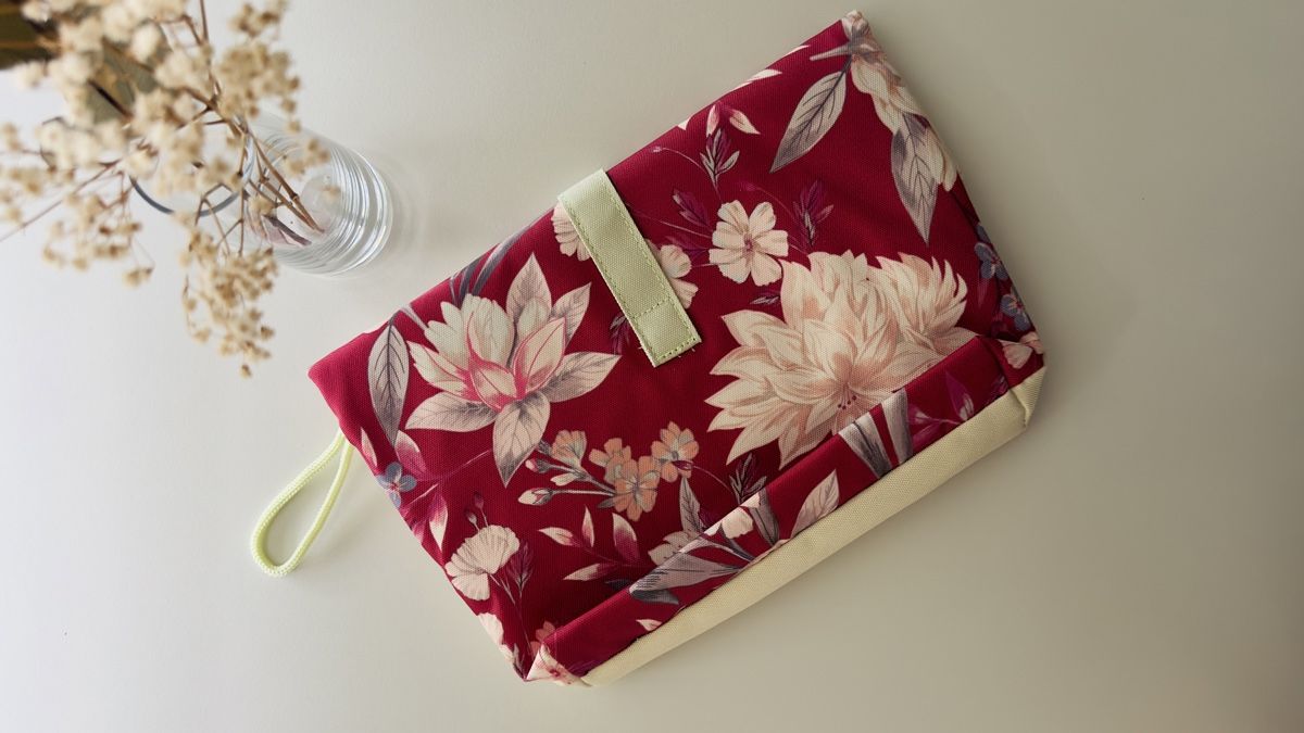 Kosmetikkoffer: Floral pouch (waterproof) – Neu (gemäss Beschreibung) aus Zürich von KrisZH 1