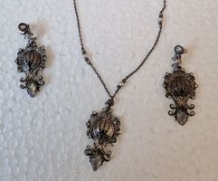 Konplott Schmuck Set–Halskette + Ohrhänger im Vintage/Barock