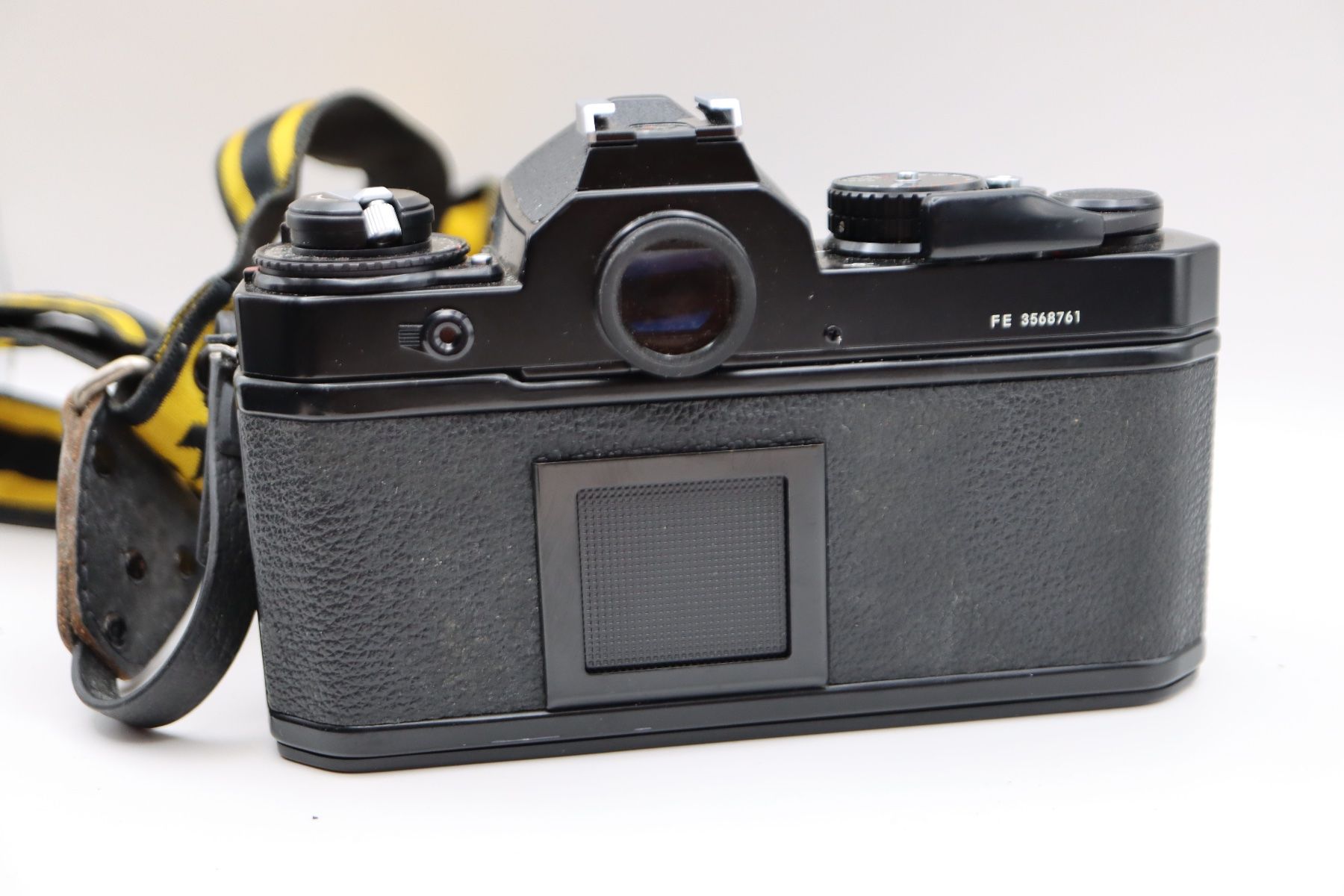 Nikon Kamera: Nikon FE Set mit 2 Nikkor Objektiven & Zubehör – Gebraucht aus Zürich von KE-Sales 3