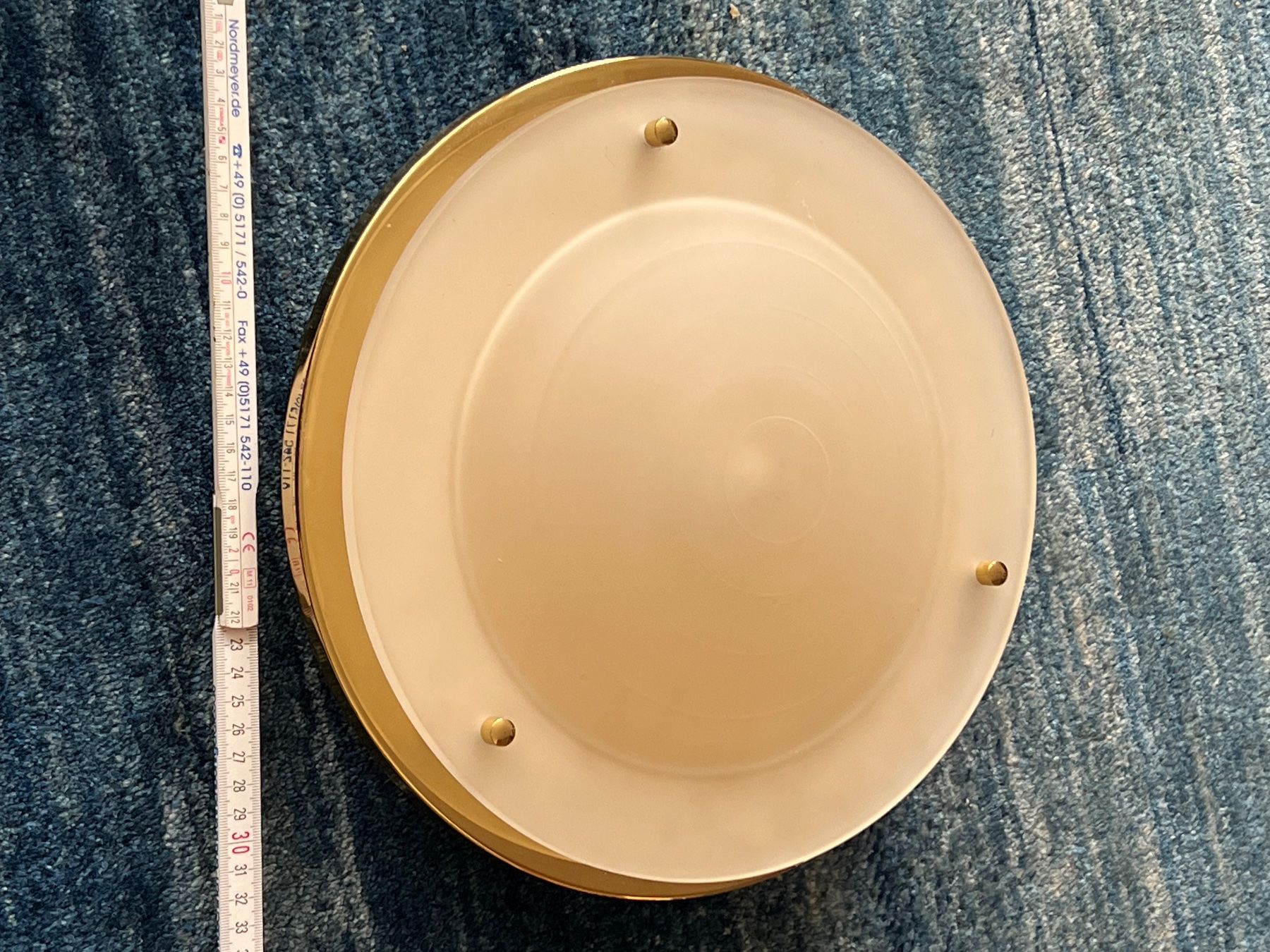 Lampadari & plafoniere: Goldene Deckenleuchte, Glas und Messing, Durchmesser 30 cm – Usato da Altikon venduto da Linus62