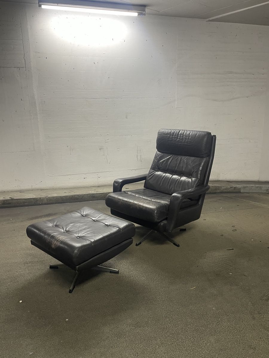 Fauteuils: Sessel mit Ottoman – D'occasion à Zürich par Bjthorsteinsen