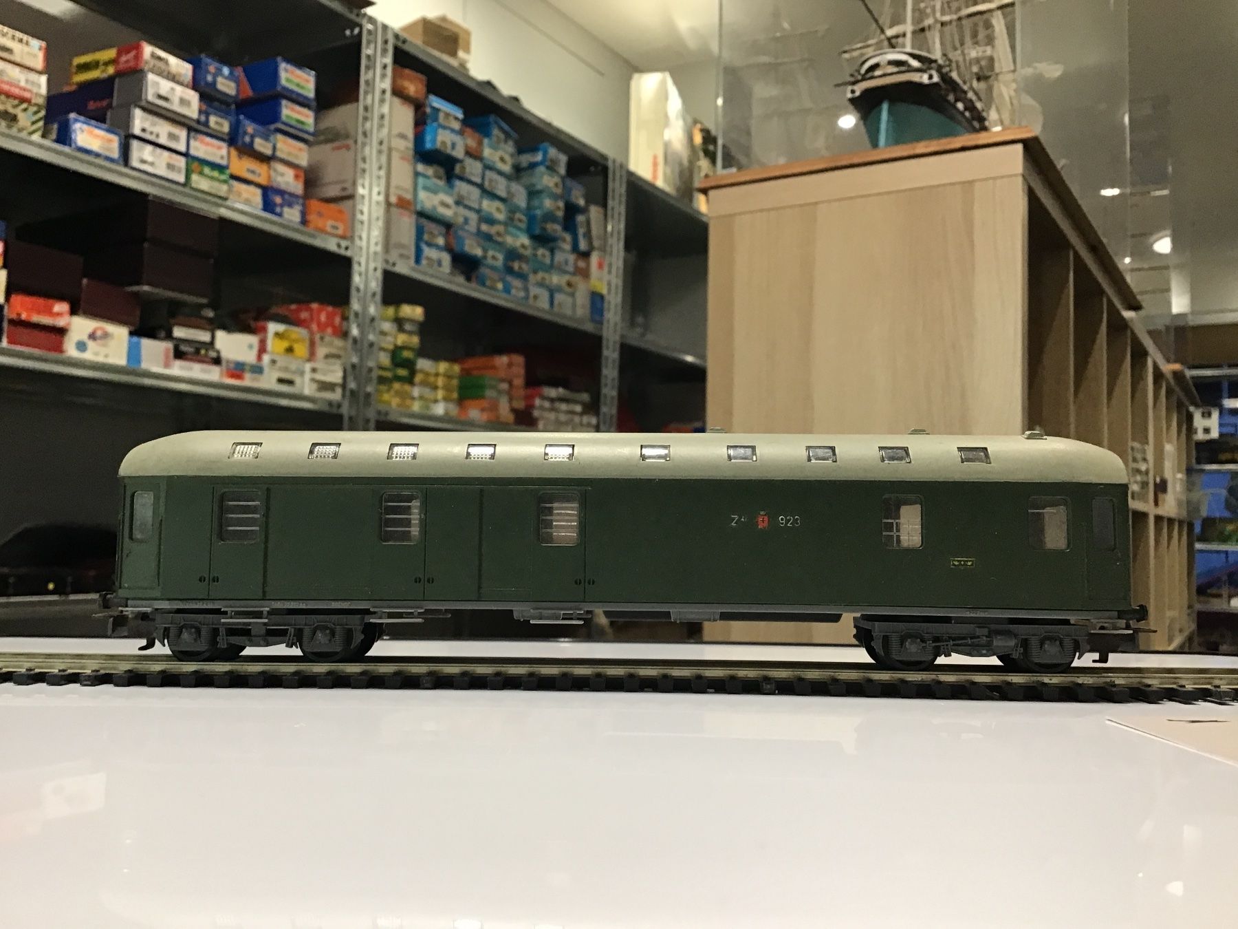 Kleinbahn Modellini di ferrovie: KLEINBAHN H0 SBB Gruener POSTWAGEN – Usato da Männedorf venduto da Modell-Spezialisten
