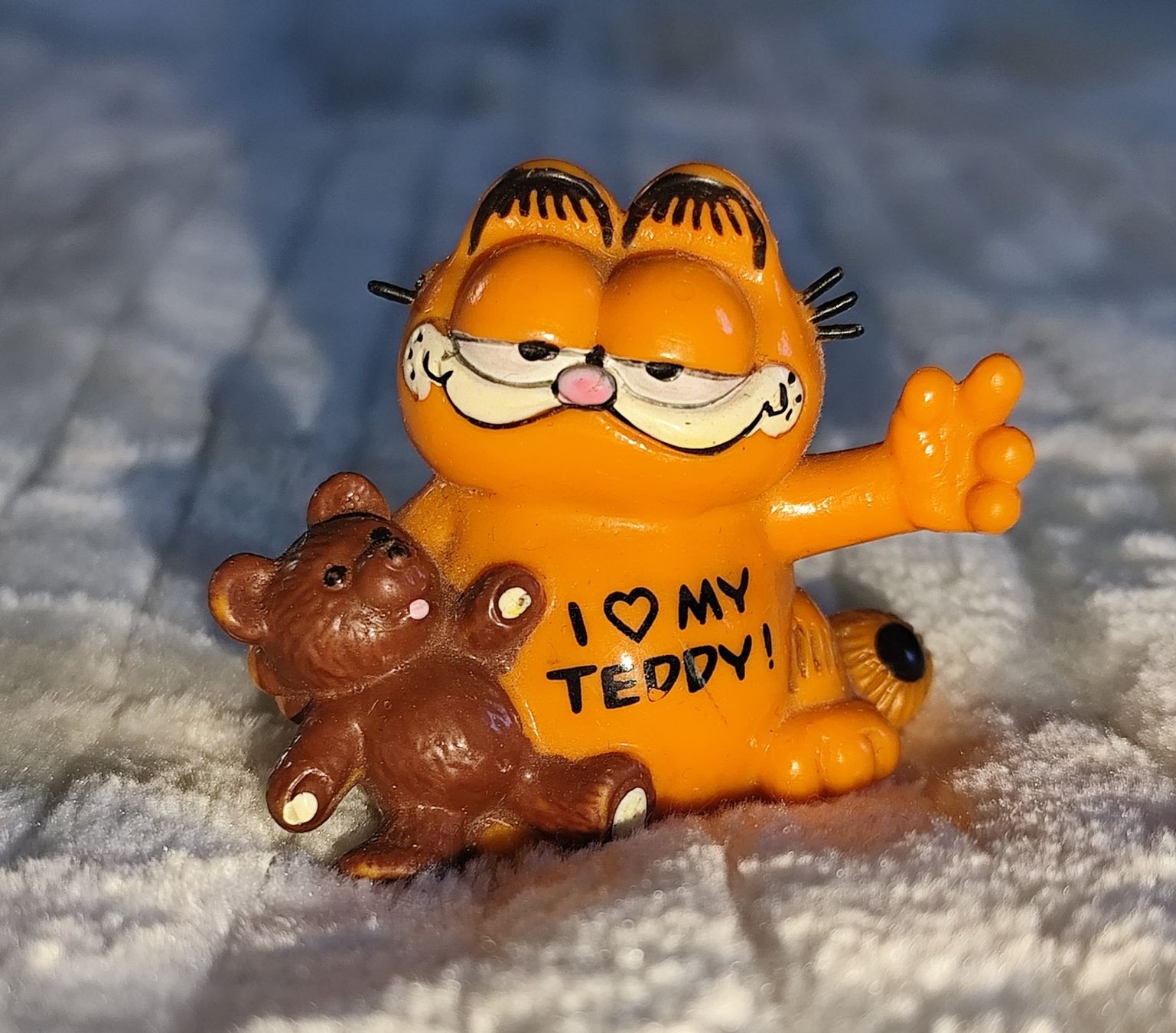 Bullyland Statuette: Vintage GARFIELD mit Teddy Figur Bully ca. 4.5 cm – Usato da Bettingen venduto da hamau2012