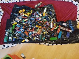 Riesige Spielzeugauto-Kiste (150+ Hot Wheels, Matchbox