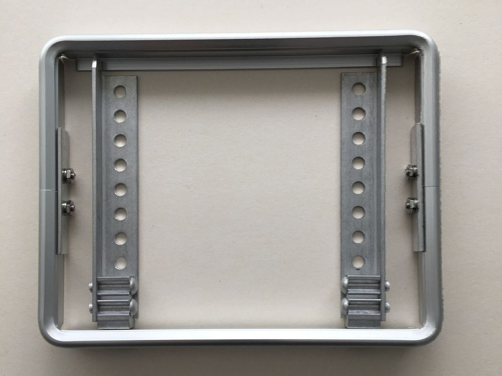 Tutti i ricambio per moto: Nummernschildhalter aus Aluminium Silber – Nuovo e nell'imballaggio originale da Chur venduto da Bart88