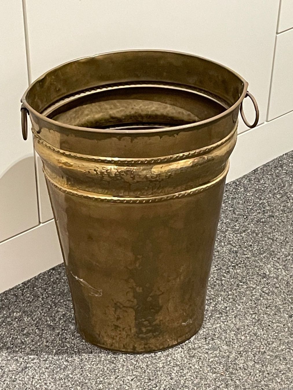 Altri mobili per ufficio: Vintage Schirmständer aus Messing – Usato da Zürich venduto da plumita