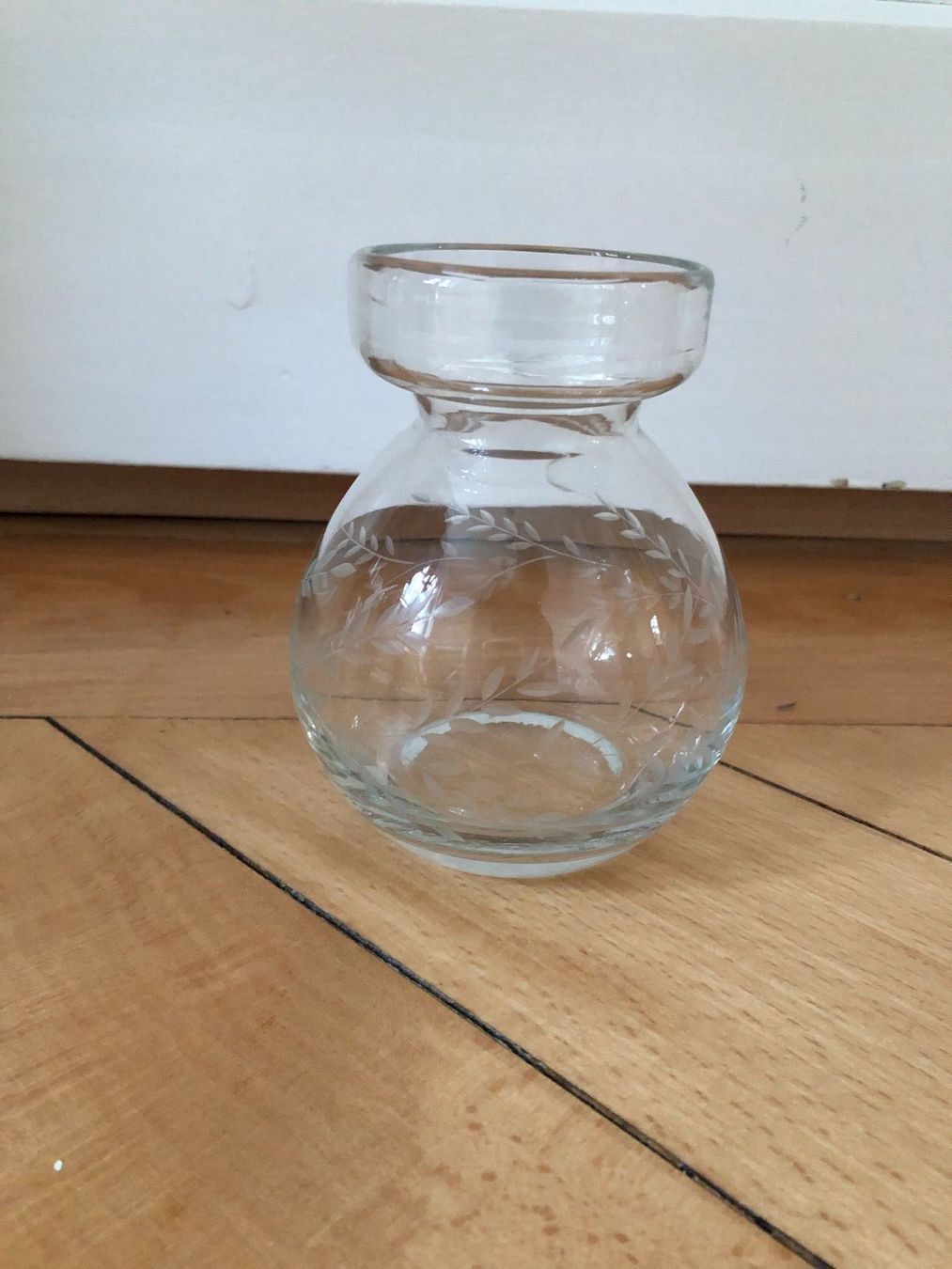 Vasi & Recipienti: Glasvase mit floralem Schliff – Usato da Zürich venduto da MakasoZH