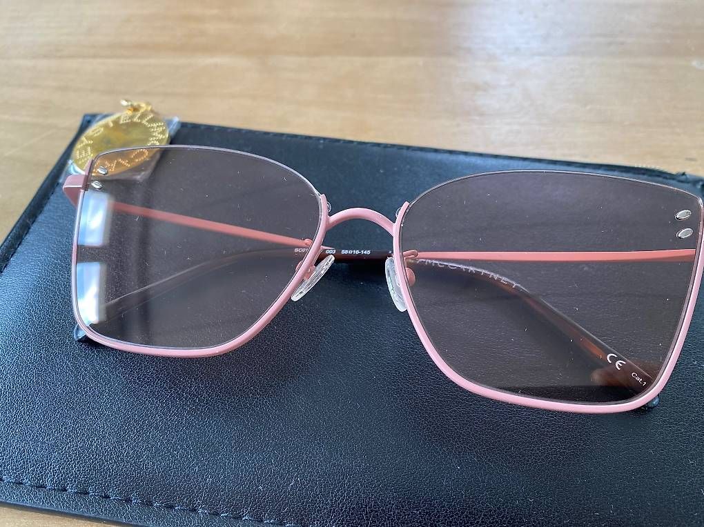 Lunettes & Verres: Stella McCartney Sonnenbrille rosa – D'occasion à Orselina par stefaniamenz 2