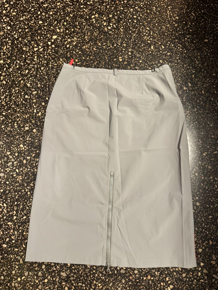Prada Gonne: Prada grey midi skirt size IT42 / eu 38 – Usato da Zürich venduto da gva_r9gs 1
